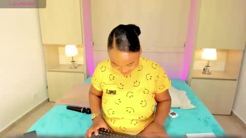 Snapshot of emilyystuart chatting on 12-23-25, 03:59 Emily online show from 12-23-25, 03:59