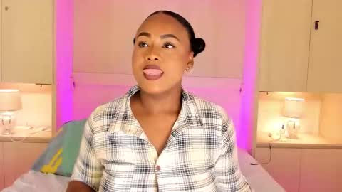 Snapshot of emilyystuart chatting on 02-09-26, 07:51 Emily online show from 02-09-26, 07:51