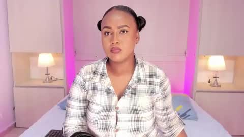 Snapshot of emilyystuart chatting on 02-17-26, 03:25 Emily online show from 02-17-26, 03:25