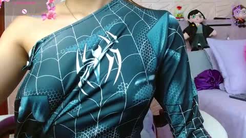 emilyzans07 online show from 10-10-25, 09:03