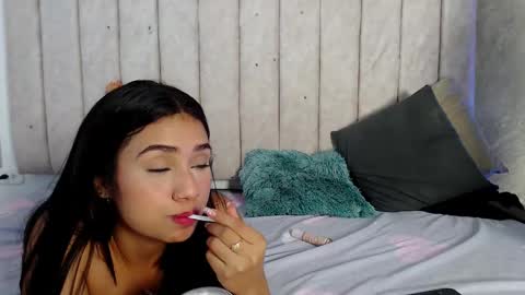 emma_and_aysha online show from 03-10-25, 05:39