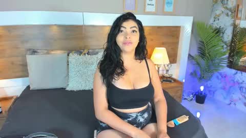 Snapshot of emma_bakker_ chatting on 02-13-25, 12:00 Emma online show from 02-13-25, 12:00