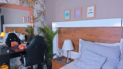 Emma  online show from 03-25-26, 07:25