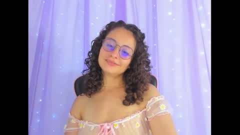 Snapshot of emma_belle02 chatting on 11-19-25, 10:21 Emma online show from 11-19-25, 10:21