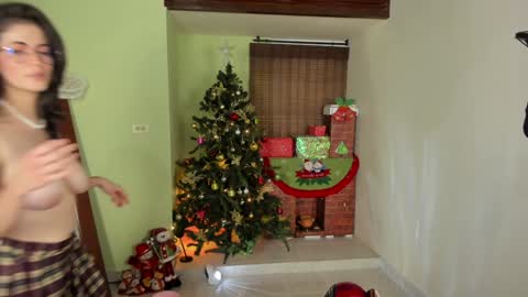 Snapshot of emma_blanco chatting on 12-23-24, 05:32 Emma online show from 12-23-24, 05:32