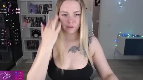Snapshot of emma_bryan chatting on 02-24-25, 04:04 Emma online show from 02-24-25, 04:04