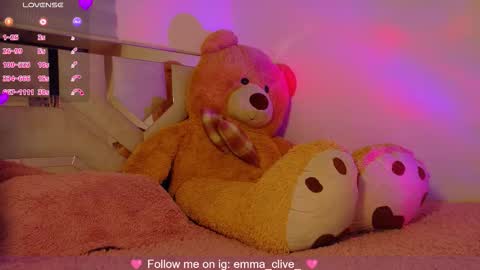 Snapshot of emma_clive chatting on 09-28-25, 11:10 Emma online show from 09-28-25, 11:10