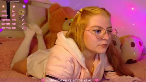 Snapshot of emma_clive chatting on 10-21-25, 11:38 Emma online show from 10-21-25, 11:38