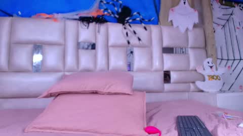 Emma online show from 10-31-25, 03:07