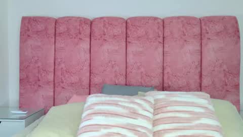 Snapshot of emma_curvy1 chatting on 01-06-26, 03:10 Emma online show from 01-06-26, 03:10