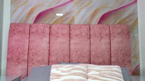 Snapshot of emma_curvy1 chatting on 02-04-26, 03:01 Emma online show from 02-04-26, 03:01