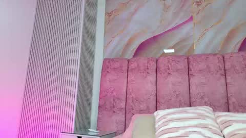 Snapshot of emma_curvy1 chatting on 02-05-26, 03:00 Emma online show from 02-05-26, 03:00