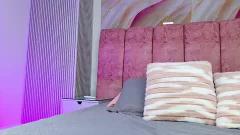 Snapshot of emma_curvy1 chatting on 02-06-26, 03:11 Emma online show from 02-06-26, 03:11