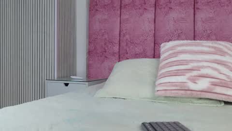 Snapshot of emma_curvy1 chatting on 02-23-26, 03:04 Emma online show from 02-23-26, 03:04