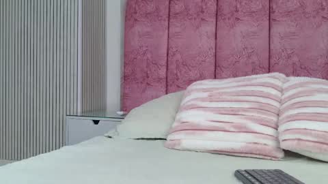 Snapshot of emma_curvy1 chatting on 02-25-26, 03:05 Emma online show from 02-25-26, 03:05