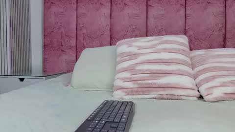 Snapshot of emma_curvy1 chatting on 02-26-26, 03:05 Emma online show from 02-26-26, 03:05