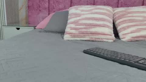 Snapshot of emma_curvy1 chatting on 03-03-26, 03:01 Emma online show from 03-03-26, 03:01