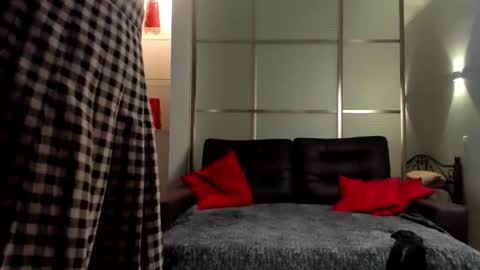 Emma online show from 12-19-25, 04:52