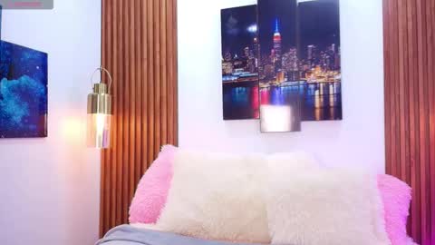 Emma 3 online show from 09-18-25, 08:22