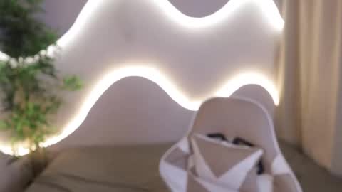 Emma online show from 11-25-25, 05:07