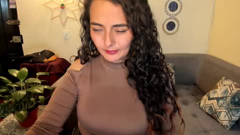 Snapshot of emma_luxy chatting on 02-18-25, 04:37  emma luxy online show from 02-18-25, 04:37