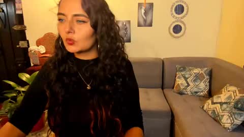 Snapshot of emma_luxy chatting on 02-20-25, 02:07  emma luxy online show from 02-20-25, 02:07