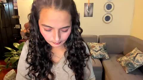 Snapshot of emma_luxy chatting on 02-21-25, 04:18  emma luxy online show from 02-21-25, 04:18