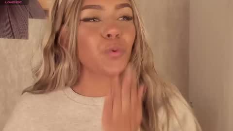 Snapshot of emma_morgann chatting on 02-24-25, 11:54 Emma Morgann online show from 02-24-25, 11:54