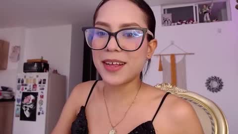 Snapshot of emma_rinaldi_ chatting on 01-20-25, 10:04 Emma online show from 01-20-25, 10:04