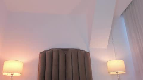 Snapshot of emma_torres__ chatting on 01-12-26, 11:59 Ema online show from 01-12-26, 11:59