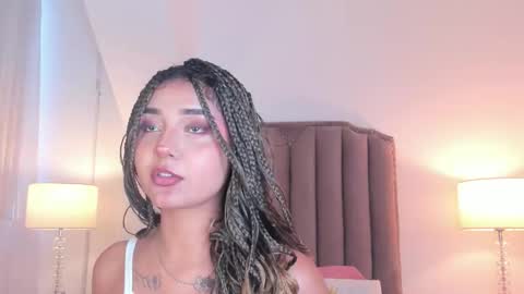 Snapshot of emma_torres__ chatting on 02-22-26, 11:53 Ema online show from 02-22-26, 11:53