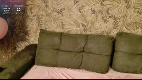 Snapshot of emma_tris chatting on 02-28-26, 07:15 Emma online show from 02-28-26, 07:15