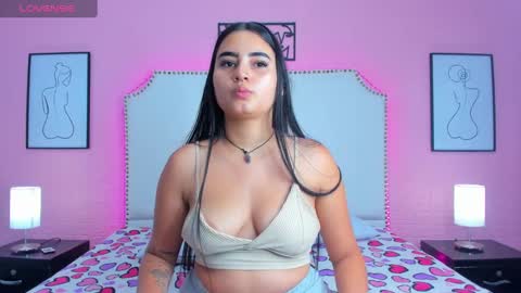 emma_whitee_ online show from 11-01-25, 01:02