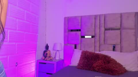 emma becket online show from 11-20-25, 04:01