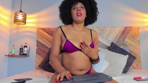 Snapshot of emmabrantt chatting on 02-07-25, 11:45 Emma Brant online show from 02-07-25, 11:45