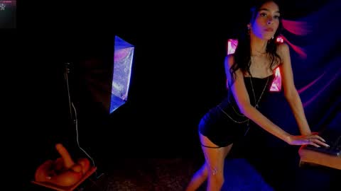 Emma Duque online show from 12-15-25, 04:50