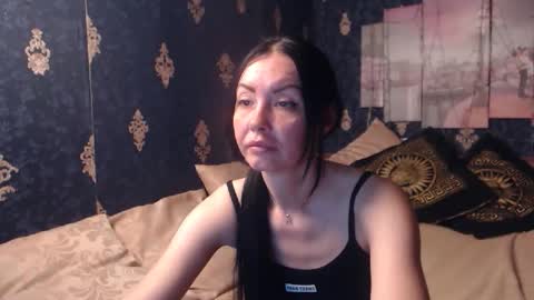 EmmaGoldX online show from 10-31-25, 04:57