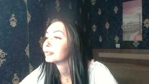 Snapshot of emmagoldx chatting on 06-18-26, 06:13 EmmaGoldX online show from 06-18-26, 06:13