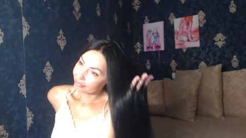 Snapshot of emmagoldx chatting on 07-25-26, 10:13 EmmaGoldX online show from 07-25-26, 10:13