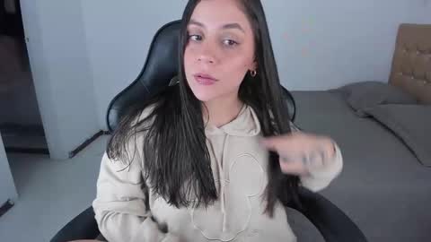 Jennifer online show from 10-10-25, 11:04