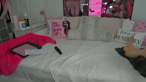 emmagray01 online show from 10-17-25, 06:43