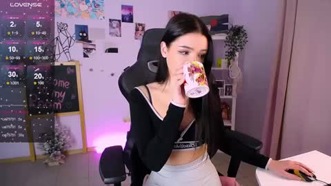 Emma online show from 01-22-25, 04:33