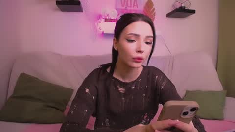 Emma online show from 01-31-25, 05:09