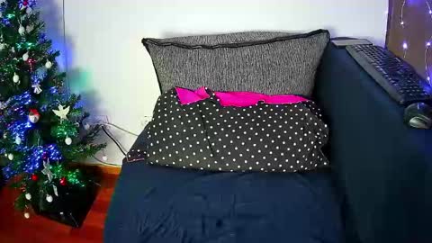 emmakros online show from 12-20-24, 01:43