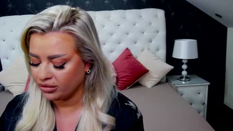 Emma Mavis online show from 12-19-24, 11:39