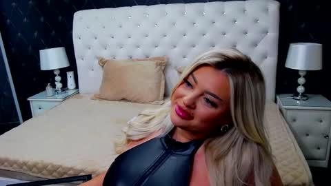 Emma Mavis online show from 02-09-25, 01:56