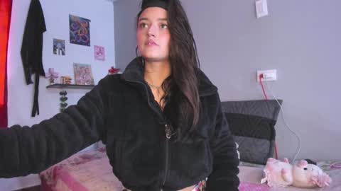 Snapshot of emmantho chatting on 09-18-25, 08:44 Emmantho online show from 09-18-25, 08:44