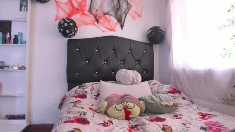 Snapshot of emmantho chatting on 10-20-25, 07:03 Emmantho online show from 10-20-25, 07:03