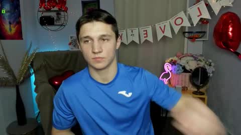 Snapshot of emmanuel_shine chatting on 02-12-26, 07:03 Emmi online show from 02-12-26, 07:03