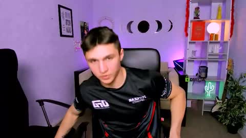 Snapshot of emmanuel_shine chatting on 02-23-26, 01:08 Emmi online show from 02-23-26, 01:08